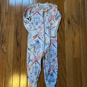 RARE Hanna Andersson Star Wars Print one piece pajamas - light gray and Red